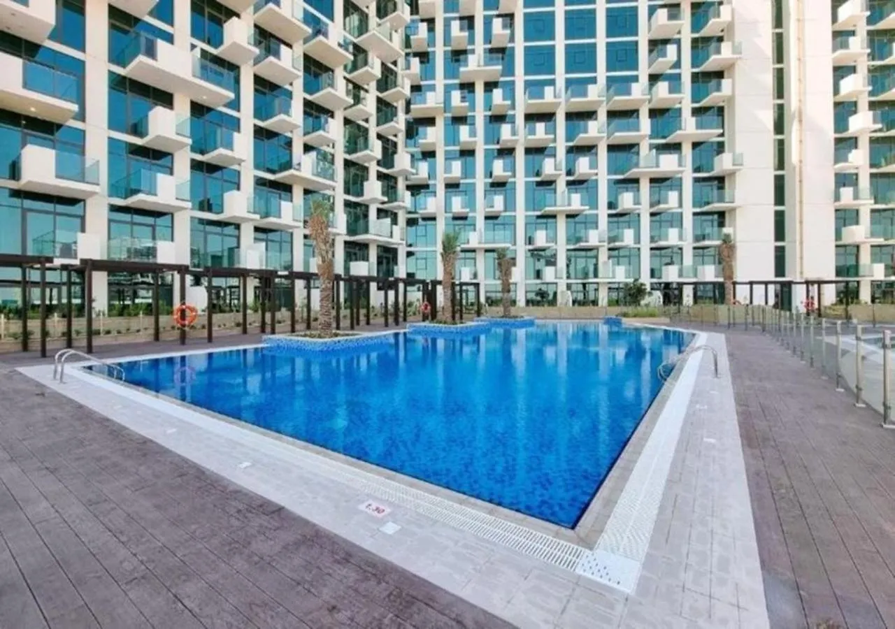 Greek Views 1 Bedroom Azizi With Terrace Dubai