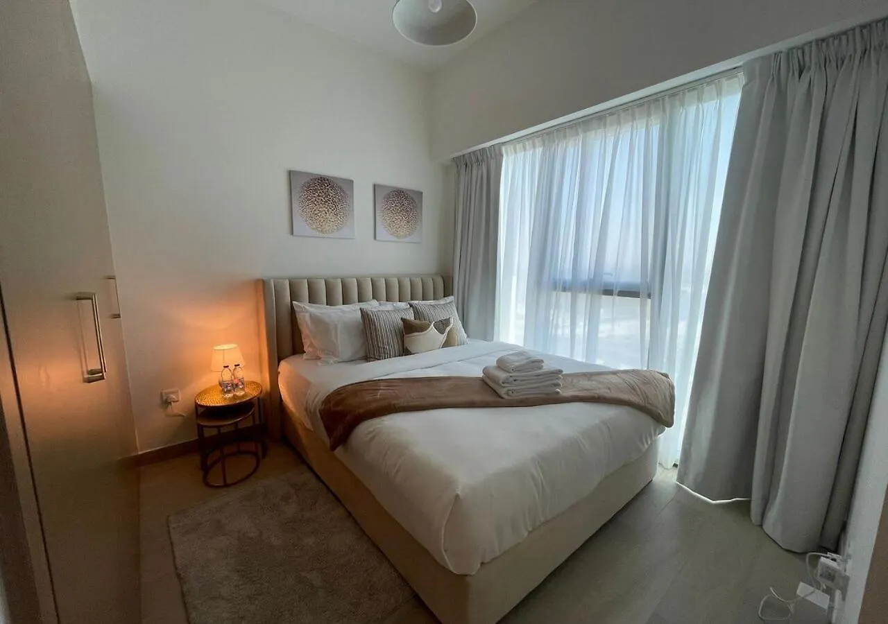 Greek Views 1 Bedroom Azizi With Terrace Dubai 0*,