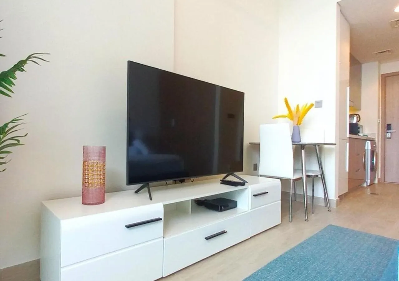 Greek Views 1 Bedroom Azizi With Terrace Dubai Appartamento